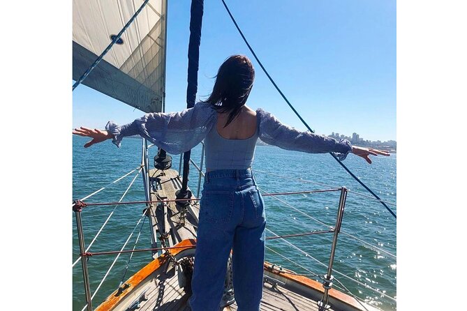 1.5-Hour San Francisco Bay Sailing Tour - Sailing past Sausalito and the city waterfront