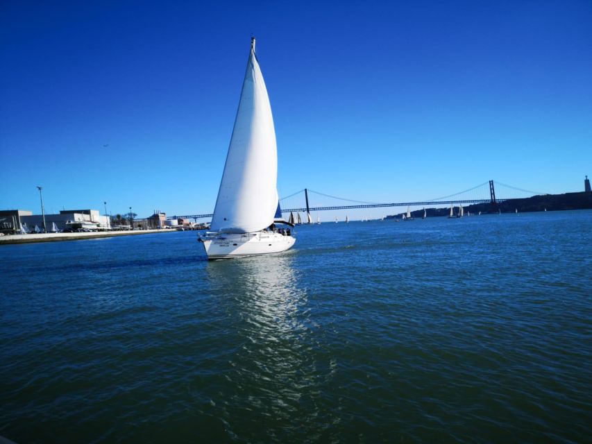 1 Hour Private - Lisbon: Sailing Tour With Wine and History - Cristo Rei and the first river views