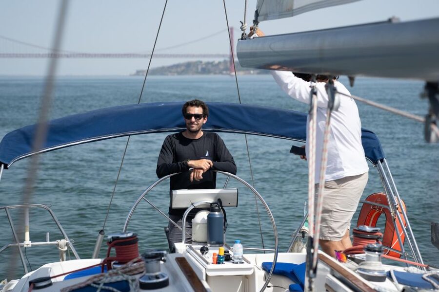 1 Hour Private - Lisbon: Sailing Tour With Wine and History - Passing beneath the 25 de Abril Bridge
