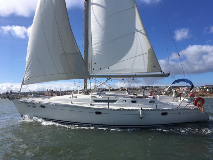 1 Hour Private - Lisbon: Sailing Tour With Wine and History - Wine, blankets, and the feel of the boat