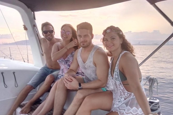 1h Refreshing Sailing Tour in Barcelona with Open Bar & Snacks - Best times to take this Barcelona sail