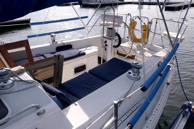 2.5-hour Guided Sailboat Tour - Sailing Toward One World Trade Center