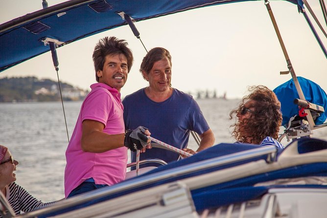 2,5h Lisbon Sunset Sail with Drinks and Snacks - A small boat and a big Tagus view
