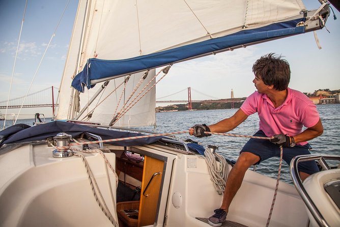 2,5h Lisbon Sunset Sail with Drinks and Snacks - Parque das Nações and the Vasco da Gama Bridge