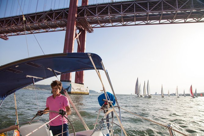2,5h Lisbon Sunset Sail with Drinks and Snacks - Praça do Comércio and Cais do Sodré from the water
