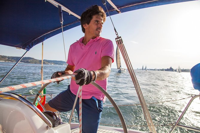 2,5h Lisbon Sunset Sail with Drinks and Snacks - Under the 25 de Abril Bridge