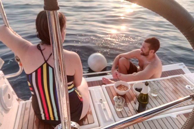 2-Hour Sailing Tour in Barcelona with Open Bar & Snacks - Who should book this sailing trip?