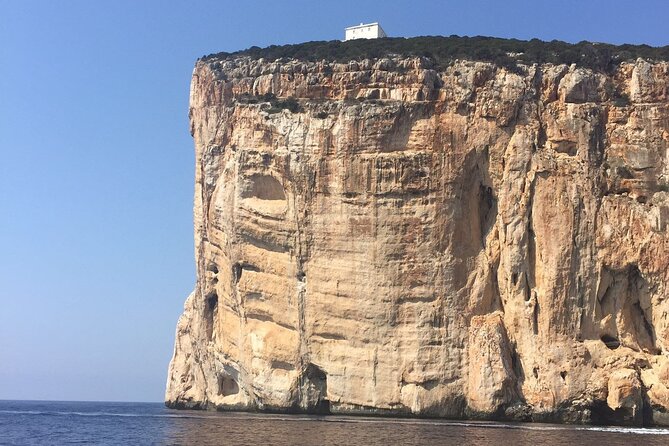2-hour sunset tour by sailboat with aperitif. - Returning to Alghero in complete darkness