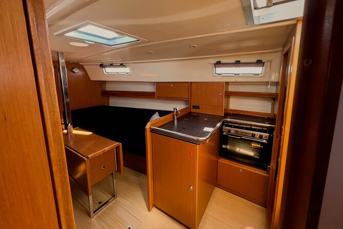 2 hours Private sunset experience by sailboat in Cascais - Duquesa and Conceição beaches from offshore