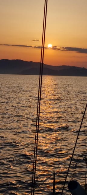 2 hours sunset sailing in a sailboat in Platja d'Aro - Meeting the boat at Port dAro