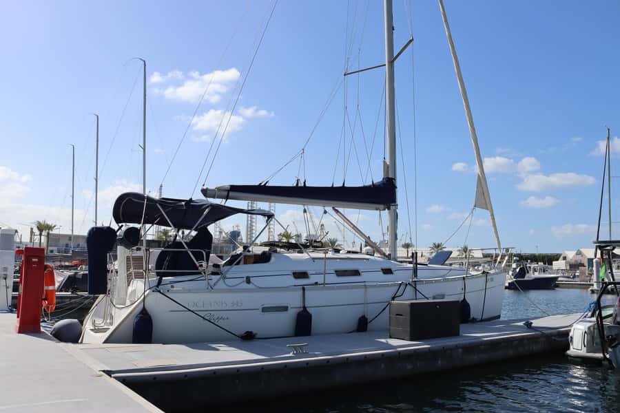 2 hrs Sailing tour with views on Burj Khalifa, Dubai skyline - The return sail and optional SUP ride