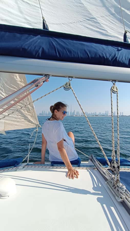 2 hrs Sailing tour with views on Burj Khalifa, Dubai skyline - Who will get the most from it