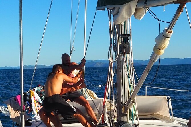 2-Night Whitsundays Sailing Cruise incl. Whitehaven Beach & Great Barrier Reef - Meals, crew service, and the human side of the trip