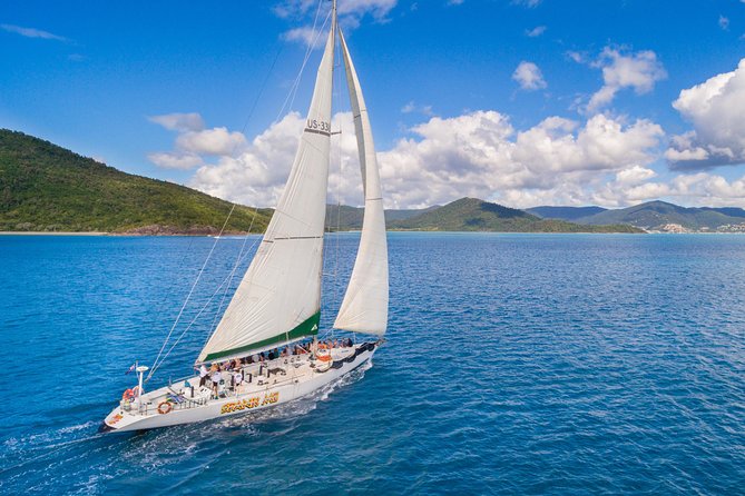 2-Night Whitsundays Sailing Cruise incl. Whitehaven Beach & Great Barrier Reef - Day one: leaving Airlie Beach for island waters