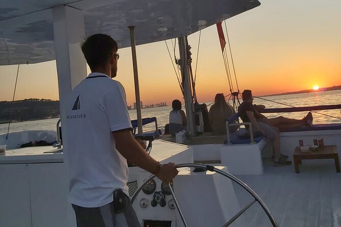2H Private Sailing Catamaran "Vertigo" Tour in Lisbon up to 18pax - The Monument to the Discoveries