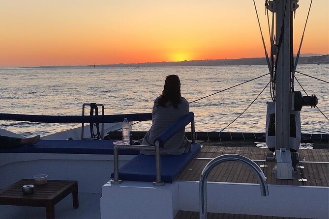 2H Private Sailing Catamaran "Vertigo" Tour in Lisbon up to 18pax - Commerce Square and central Lisbon