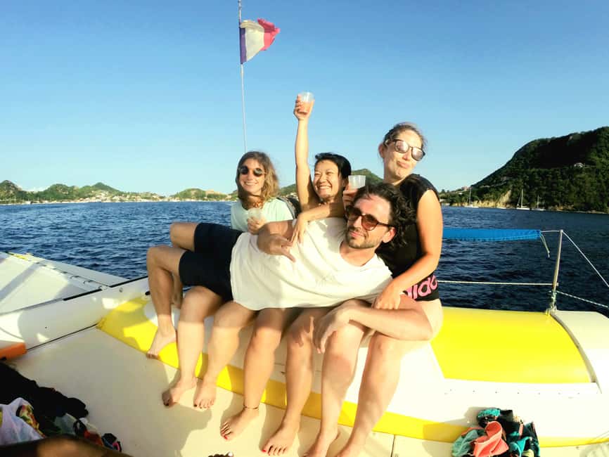 2h Sailing catamaran in La Baie des Saintes - The role of Arnaud, the skipper