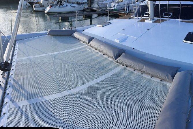 2H Tour on a Private Sailing Catamaran "Scarlett" up to 16 people - The price and what the group rate means