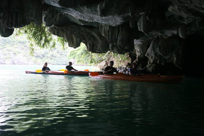 3-Day Cruise Relaxing and Kayaking on Oriental Sails - Sung Sot Cave gives day one a dramatic start