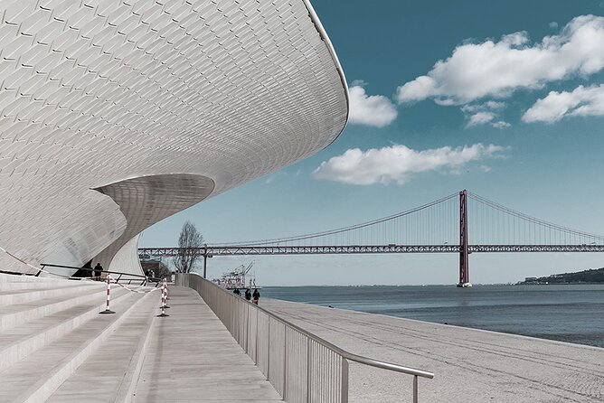 4h Exclusive Sail in Lisbon: Your Private Escape - The bridge and Cristo Rei widen the view
