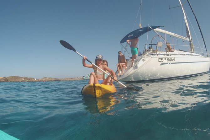 4h - Extended Private Sailing Tour around the Lobos Island - Crew style and family appeal