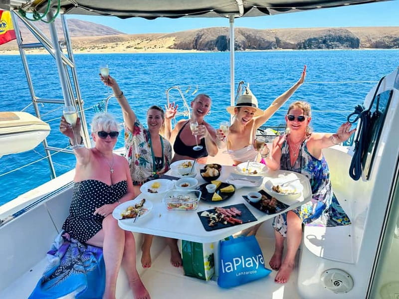 4h Shared Catamaran sailing to Papagayo Beaches (12pers max) - Tapas, drinks, and time at anchor