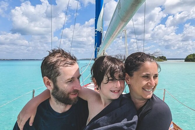 6hrs of Sailing in Bacalar Lagoon: discover Cenotes, Islands and Stromatolites. - Six hours on Bacalar’s famously blue lagoon