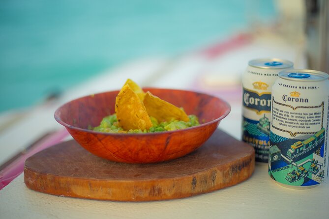 6hrs of Sailing in Bacalar Lagoon: discover Cenotes, Islands and Stromatolites. - Food on board: guacamole, ceviche, and fruit