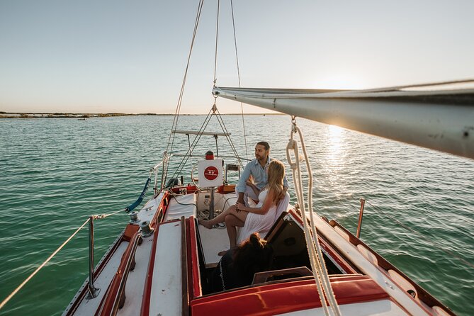 6hrs of Sailing in Bacalar Lagoon: discover Cenotes, Islands and Stromatolites. - What the service promises