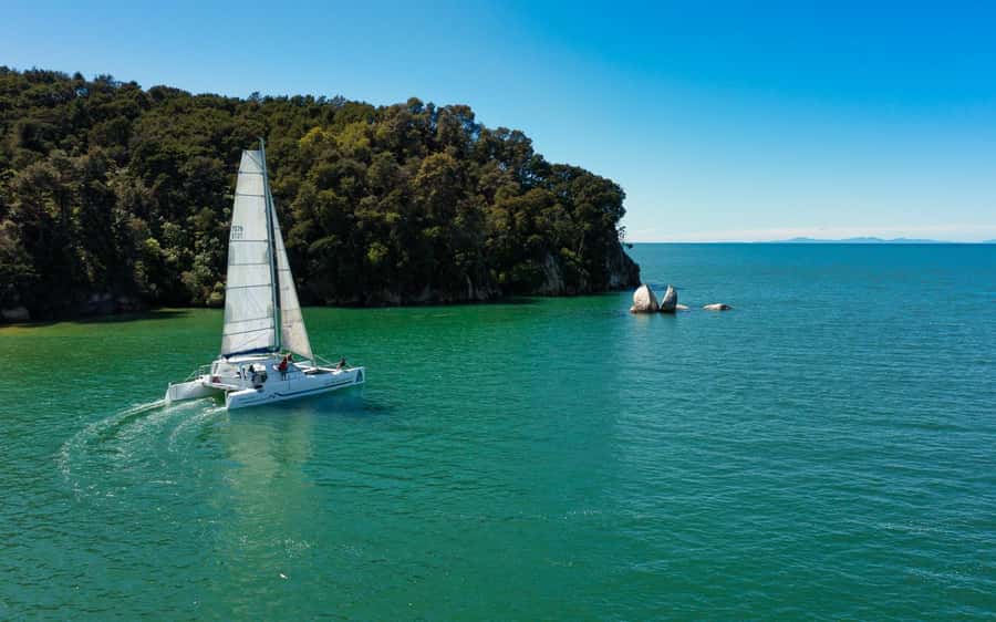 Abel Tasman National Park: Sailing and Self-Guided Walk - How difficult is the walk?