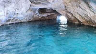 Adamantas: Kleftiko Sailing Cruise with Meal and Swim Stops