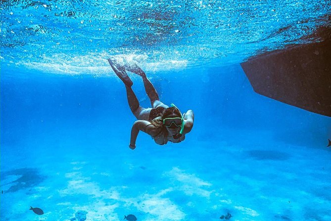Adults Only Catalina Bay Small Group Snorkel & Sunset Sail - Sailing along Aruba’s coast in sun or shade