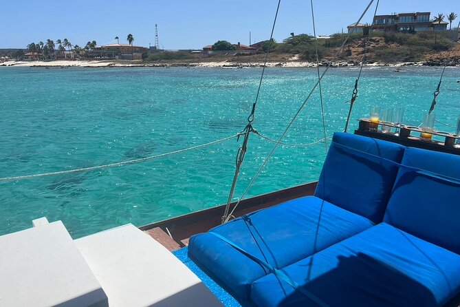 Adults Only Catalina Bay Small Group Snorkel & Sunset Sail - The sunset pause in the lagoon