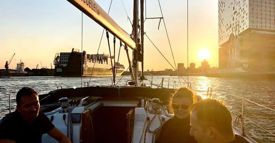 "After Work" - Sailing-Yacht Cruising Event, Hamburg/Elbe - Why this harbor trip feels different