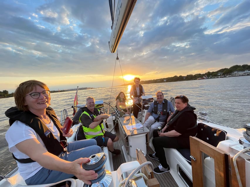 "After Work" - Sailing-Yacht Cruising Event, Hamburg/Elbe - Container ships, dry docks, and working Hamburg