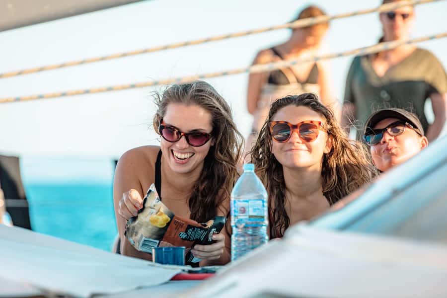 Airlie Beach: 2-Day Whitsunday Islands Sailing Snorkel Tour - Whitehaven Beach and Hill Inlet before the crowds