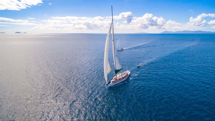 Airlie Beach: 2-Night Whitsundays Sailing Trip with Meals - Setting sail from Coral Sea Marina