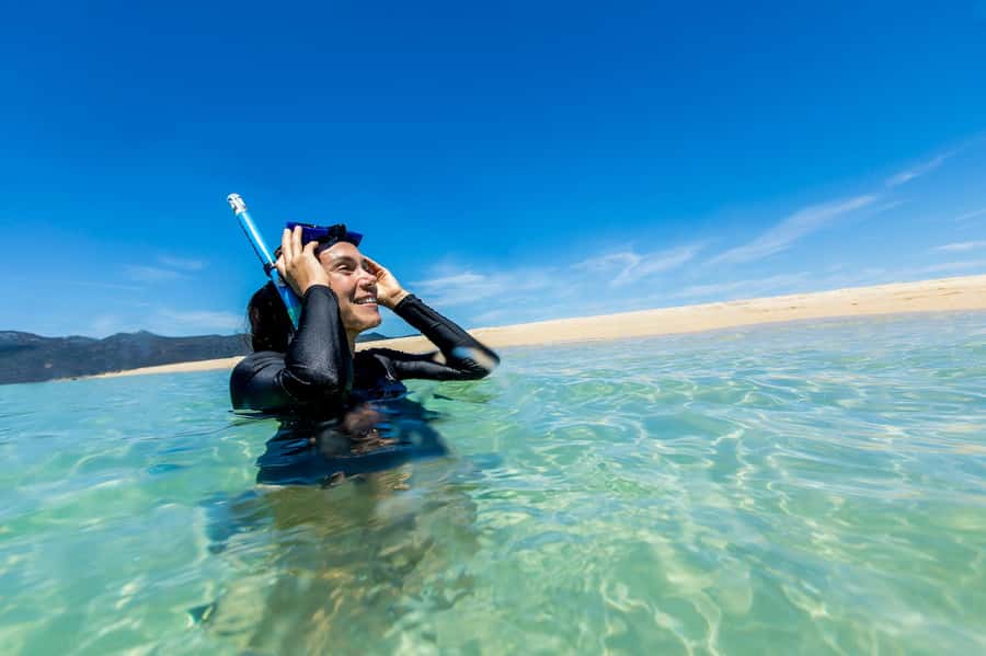 Airlie Beach: Adults-Only Whitehaven Beach Sailing Tour - Sunset, sparkling wine, and a generous finish