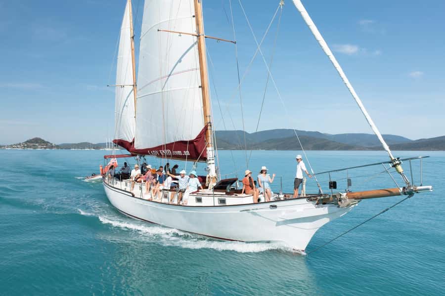 Airlie Beach: Adults-Only Whitehaven Beach Sailing Tour - Food, service, and the small-group advantage