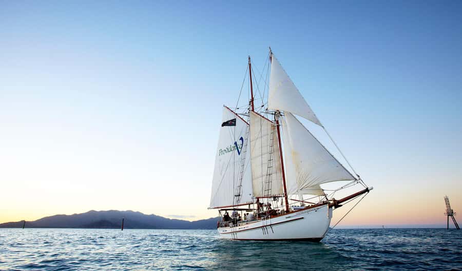 Airlie Beach: Providence Whitehaven Day Sail with Snorkeling - Crossing the Whitsunday Passage by sail