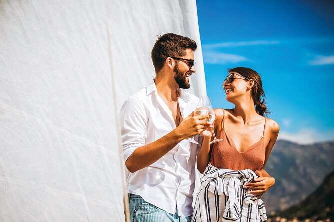 Albufeira: 2h30 Sunset Sailing Experience - "Unwind" - A small catamaran with a relaxed feel