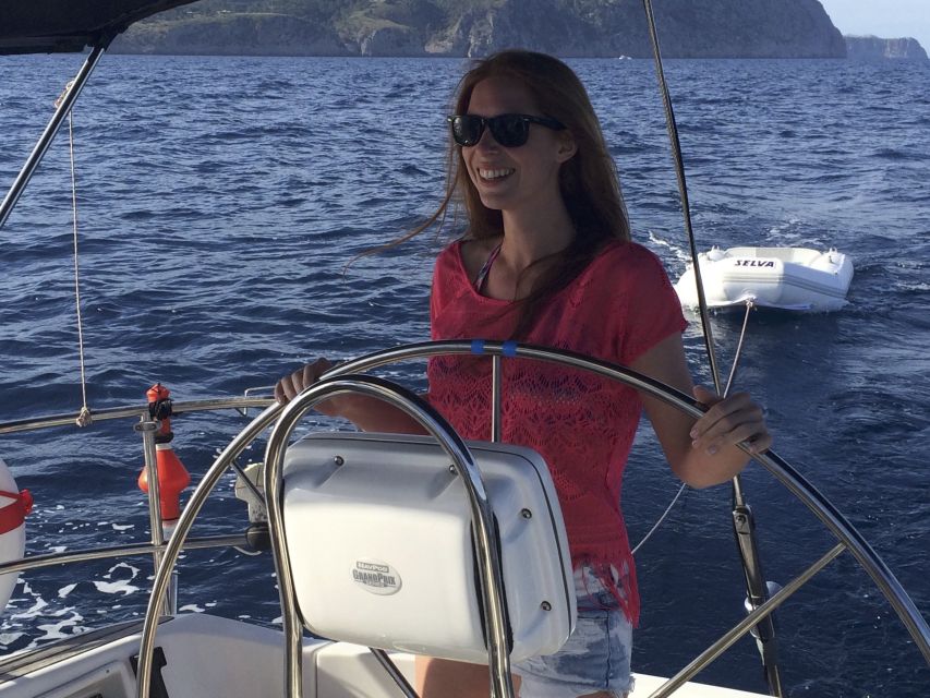 Alcudia: Sailing Yacht Excursion with Wine & Tapas - Returning across Badia de Pollença