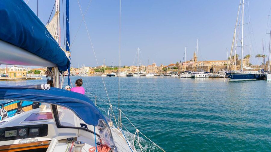 Alghero: Sailboat excursion in Porto Conte bay w/ Lunch - Key points to know before booking