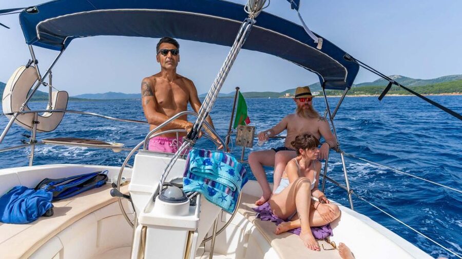 Alghero: Sailboat excursion in Porto Conte bay w/ Lunch - Who should book this Alghero sailing trip?
