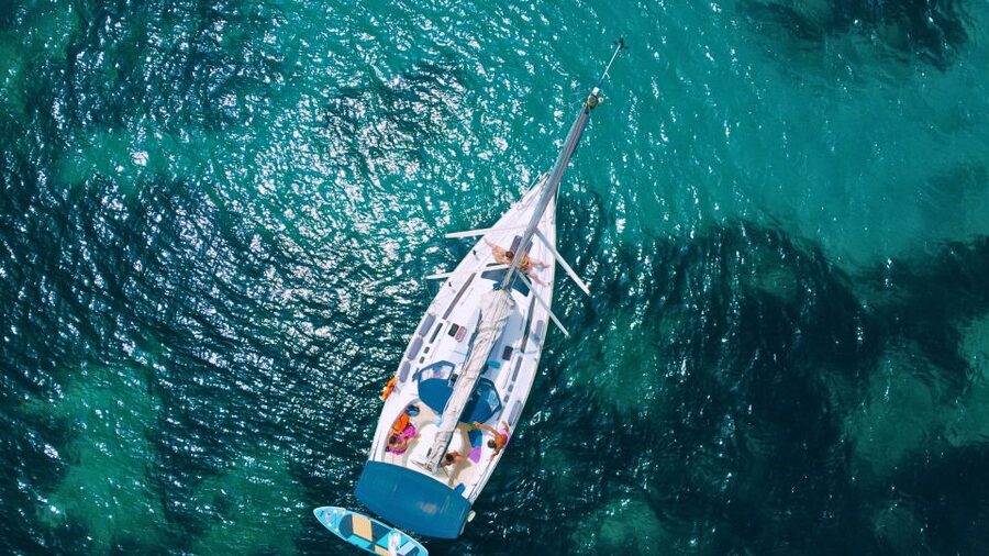 Alghero: Sailboat excursion in Porto Conte bay w/ Lunch - Language, timing, and practical preparation