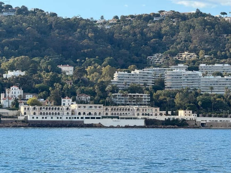 Antibes : Discover the Art of Sailing on a Scenic Cruise - Stories, legends, and the Riviera coastline