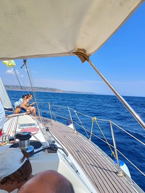 Apulia: sailing boat tour with aperitif - An aperitif with frise Salentine and local wine
