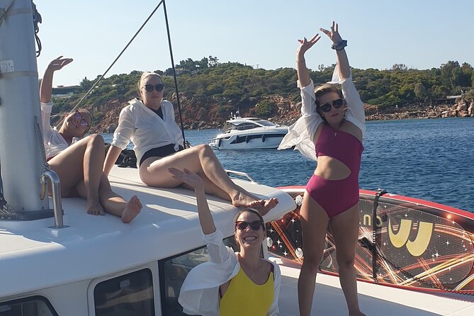 Athens Riviera Catamaran tour with fresh Meal Drinks and Swimming - The cruise toward Prasoniso Island