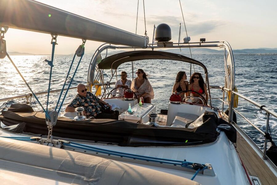 Athens Riviera: Private daily sailing cruise with lunch - Ydrousa Island: the first swim and snorkeling stop