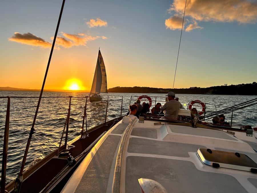 Auckland: Harbour Sailing Cruise with 3-Course Dinner - Meeting the yacht at Viaduct Harbour